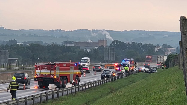 Vážna nehoda ochromila diaľnicu na Liptove. Jedna osoba zomrela, ďalšia je v kritickom stave