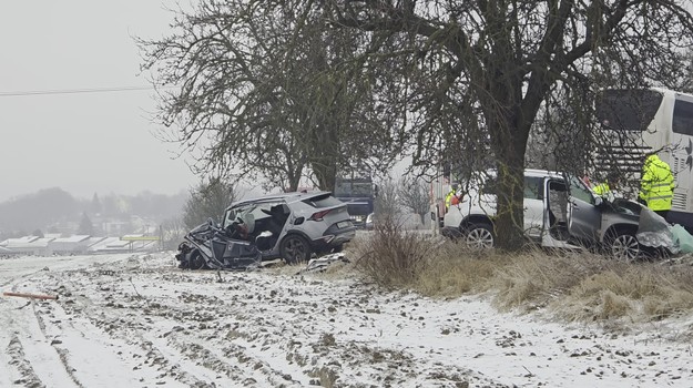Hrozivá ranná zrážka na Záhorí: Autobus sa zrazil s dvomi vozidlami
