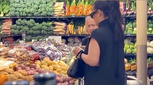 Ľudia v potravinách onemeli! Obyčajný nákup hviezdnej speváčky, no stalo sa TOTO!