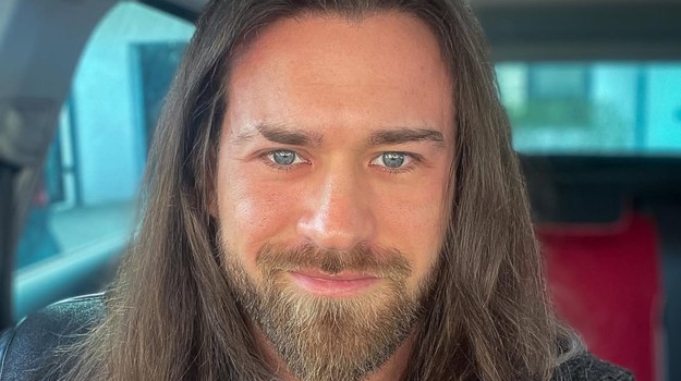 FOTO: Henrik z Mama, ožeň ma prišiel o svoju hustú HRIVU: Nebudete veriť, že to je on!