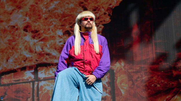 Pri zrážke helikoptér zahynul populárny spevák Oliver Tree