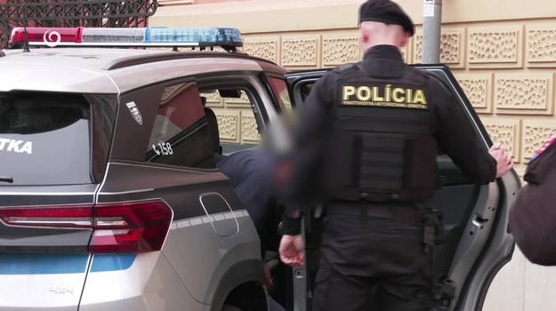 Susedia počuli krik. Po hádke zabil syn svojho otca (†51) sekerou, obvinili ho z vraždy