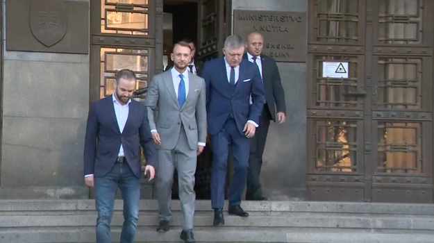 Zmeny v koalícii: Turbulentný týždeň vo vláde vyvrcholil odvolaním Kmeca