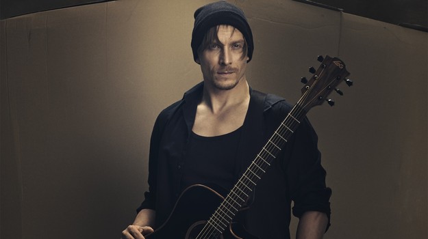 Juraj Bača valcuje internet: Emotívna novinka “Nechávam ťa” vznikla po veľkých životných zmenách!