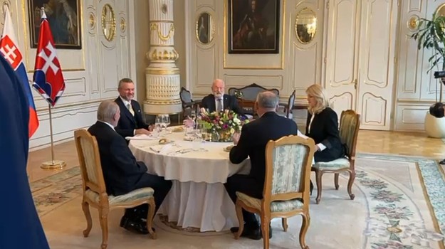 V Prezidentskom paláci sa stretli bývalé hlavy štátu. Okrem diskusie si pochutnali na delikátnom menu