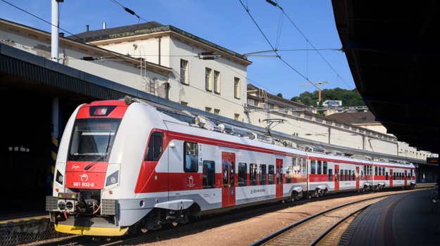 Rušňovodiči odmietajú kamery v práci. Ministerstvu odovzdali petíciu