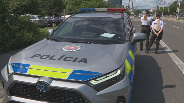 Muž zbil chlapca, prekážali mu jeho maskáče. Dieťa skončilo s krvácaním do mozgu