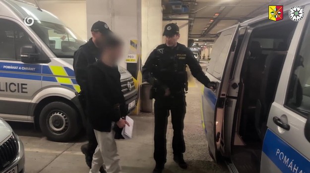 Desiatky útokov, rovnaký rukopis. Polícia odhalila skupinu bankomatových zlodejov