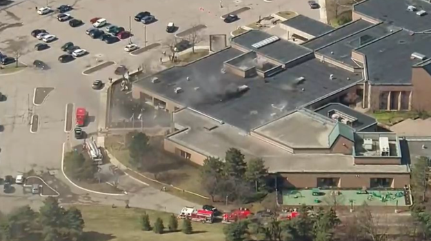 Polícia zasahovala v synagóge v USA pre hlásenú streľbu, útočník je muž narodený v Libanone