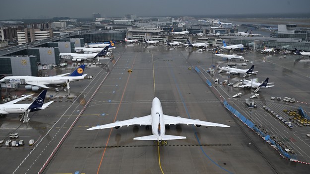 Chaos na letiskách: Štrajk Lufthansy vyradil stovky spojov, rušia sa aj lety z Prahy