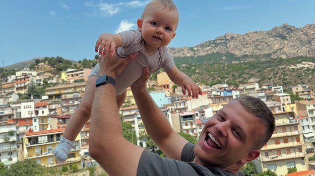 Samozvanému sa narodila DCÉRA s 12 PRSTAMI: 1 ODPADOL, druhý čaká operácia...