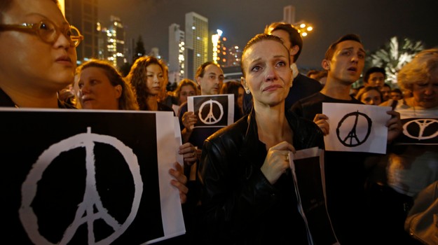 Desať rokov od teroru, ktorý zasiahol srdce Francúzska. Spomienka na 130 obetí a stovky zranených