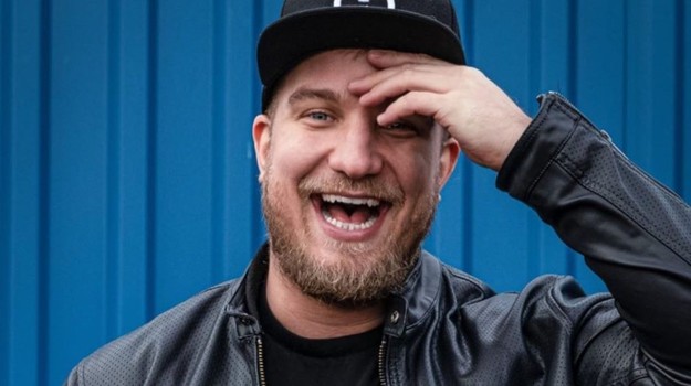 Lukáš ADAMEC naspieval unikátnu PIESEŇ: SONG pre zdravotne znevýhodneného BRATA?!