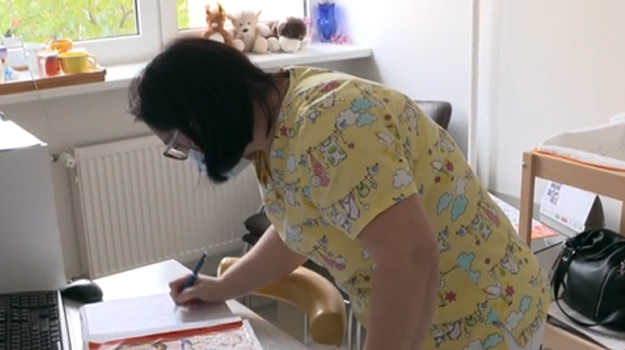 Sľubovaný príspevok pre zdravotné sestry sa môže scvrknúť: Vyhláška hovorí o "superhrubej" mzde