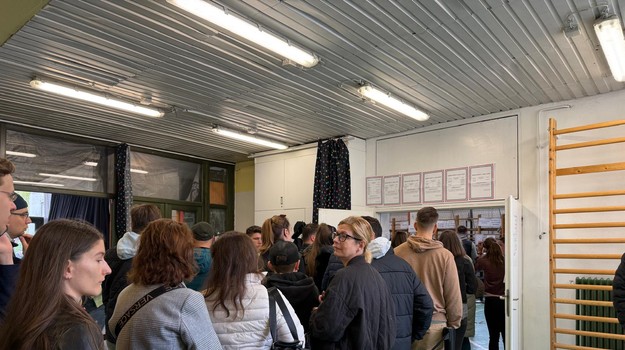 ONLINE: Viac ako polovica oprávnených voličov už odvolila