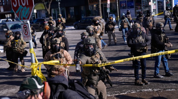 Federálni agenti v Minneapolise postrelili 51-ročného muža. Zraneniam podľahol