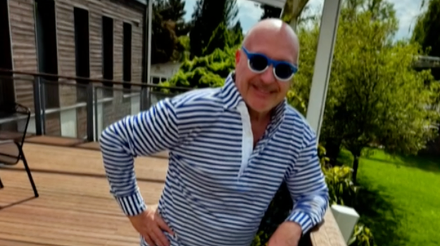 Doma je hviezda, v zahraničí brigádnik?! Michal David je hodinový manžel!