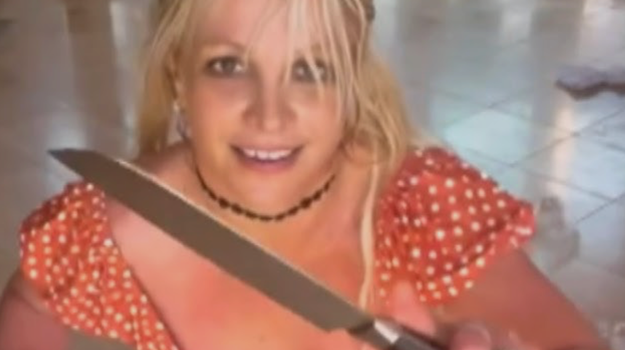 Britney opäť vyvádzala s nožom v ruke: Hostia v reštaurácii mali strach o život!