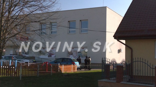 Tragédia v Ladiciach: Muža našli mŕtveho pred potravinami