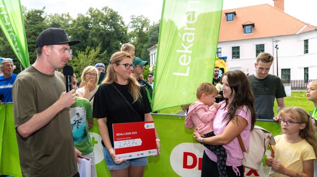 Nočné Behaj lesmi v Topoľčiankach lámalo rekordy: Malej Miuške sme vyzbierali 2787 €.