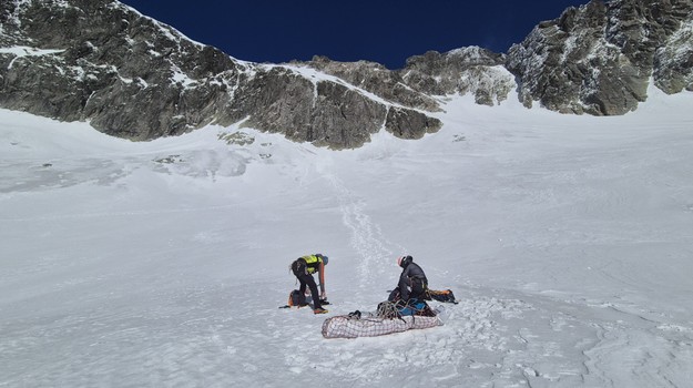 Výstup vo Vysokých Tatrách skončil tragicky. Turista spadol zo svahu