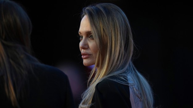 Prvýkrát a po dlhých rokoch! Angelina Jolie ukázala jazvy po odstránení prsníkov