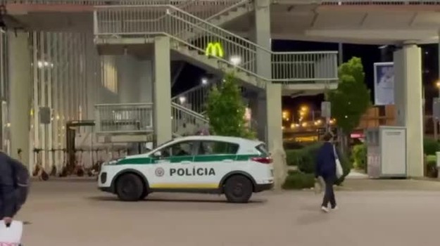 V petržalskom nákupnom centre vykradli zlatníctvo. Polícia pátra po páchateľovi