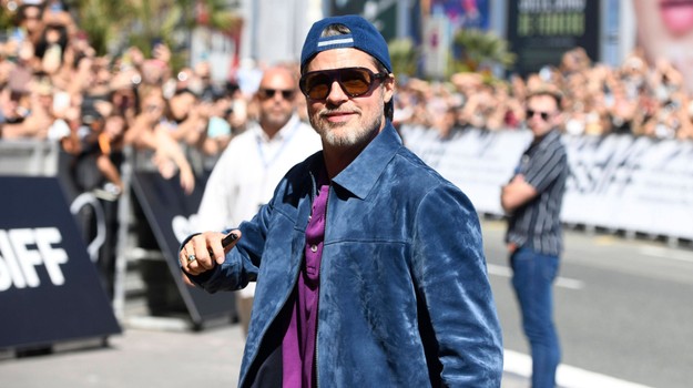 Brad Pitt búra predstavu, ako sa má obliekať šesťdesiatnik: V jednom outfite skombinoval 5 farieb!