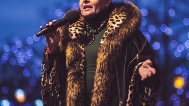 Slovenská speváčka tesne pred 60-kou šokuje: Zásnuby s o POLOVICU mladším ZAJAČIKOM!
