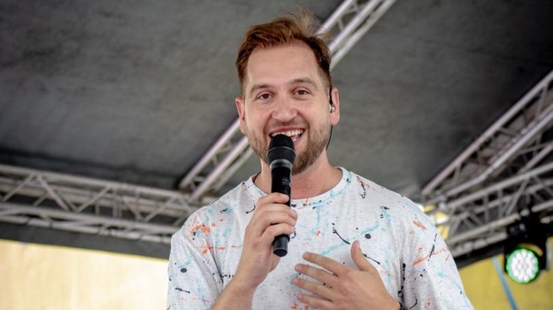 ROZCHOD! Spevák Samo TOMEČEK to ukončil s dlhoročnou KOLEGYŇOU!