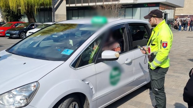 Polícia sa zamerala na nelegálnu prácu cudzincov. Vyhostila troch Indov