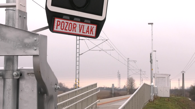 Vo Vysokých Tatrách sa vlak zrazil s autom. Dopravu prerušili