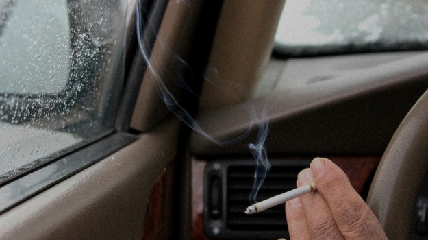 Český vodič vyhodil za jazdy ohorok z okna: V Chorvátsku mu hrozí mastná pokuta prípadne aj väzenie