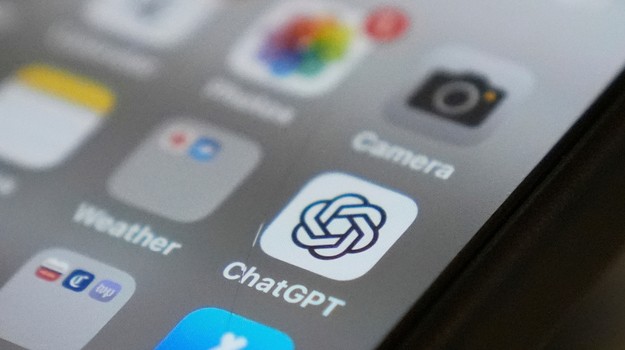 Švédsko zakázalo používanie ChatGPT a Claude. Obáva sa najhoršieho