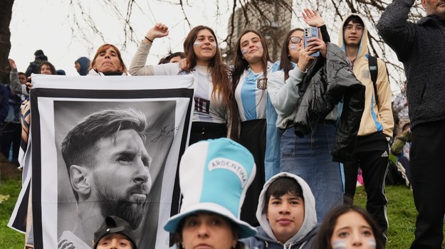 Messiho návrat domov pritiahol pozornosť verejnosti