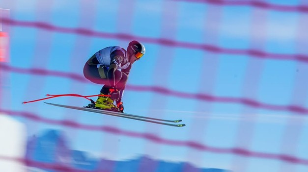 Zjazdár Lehto leží po páde na JIS