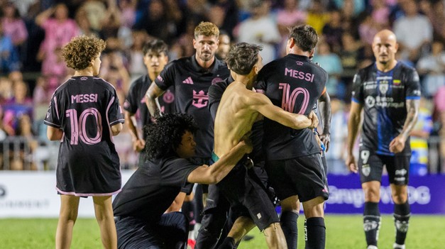 Fanúšik strhol MESSIHO počas prípravného stretnutia na trávnik