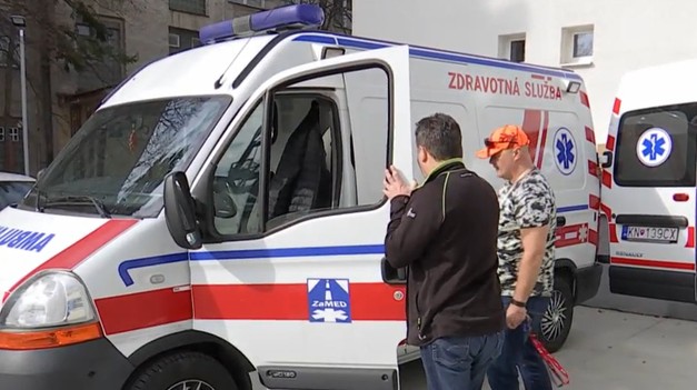 Zvyšuje sa vám v horúčavách krvný tlak, hoci beriete lieky? Záchranár: Nerobte paniku, riešenie je jednoduché
