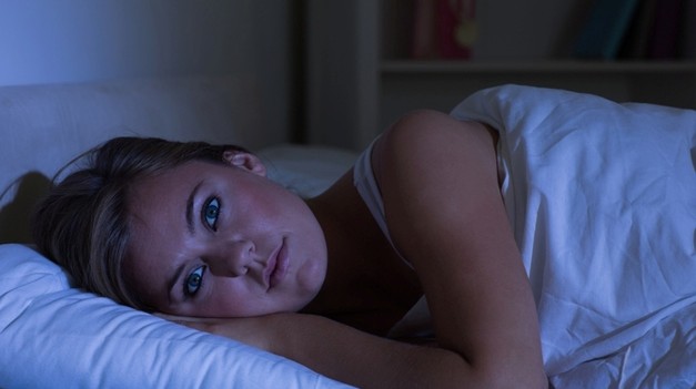 10 signálov tela, že málo spíte: Ako vám to dá najavo?