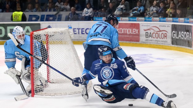 Slovan otočil duel, TAKÁČ dvojgólový