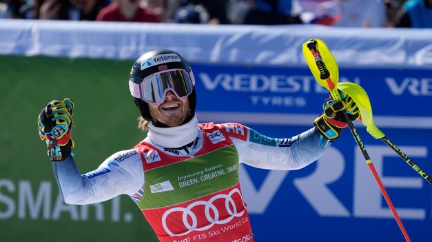 MCGRATH zabudol na olympijské fiasko, vyhral SLALOM a útočí na glóbus