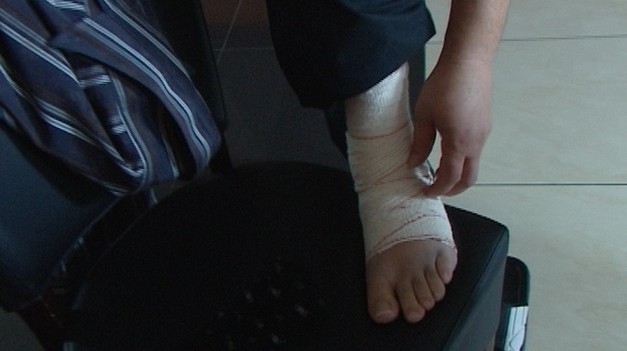 Vytkli ste si členok? Ak počujete tento zvuk, určite sa neliečte sami!