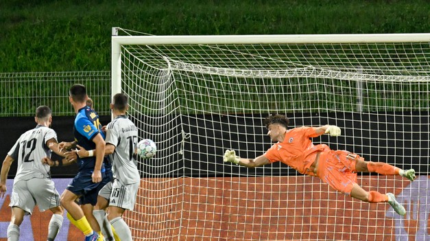 Krátko pred prestávkou je vyrovnané, Celje skórovalo z penalty