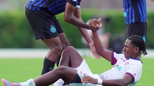 Futbalista z talianskeho Cagliari sa takmer utopil, spoluhráč Adama OBERTA bojuje o život