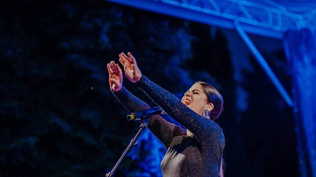 Šarköziovci budú starí rodičia. Ich jediná dcéra VANESSA je tehotná