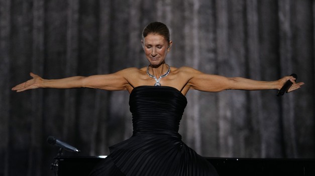 Veľký návrat Céline Dion má bolestivé pozadie: Rozdáva úsmevy, no za jej chrbtom ju PODOPIERA ochranka!