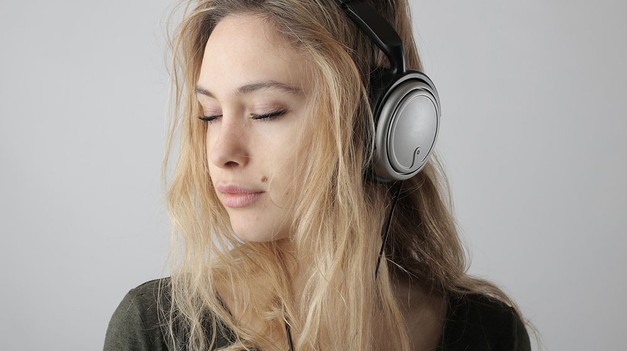Prestali ste zrazu počuť? Kedy sa vám môže ešte sluch vrátiť a ako?
