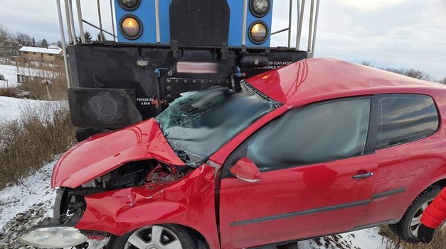 Tragická zrážka lokomotívy s autom má dve obete (†14, †36)