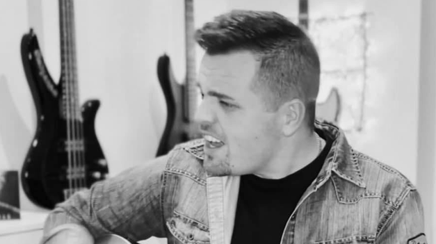 Pri autonehode na diaľnici zomrel len 33-ročný slovenský spevák! Predskakoval aj Elánu!