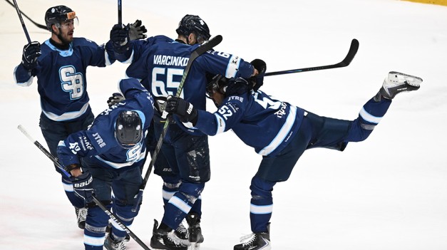 Štvrtý finálový zápas rozhodli až samostatné nájazdy